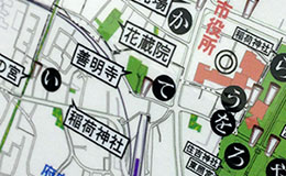 真剣に聞き入る子供たち